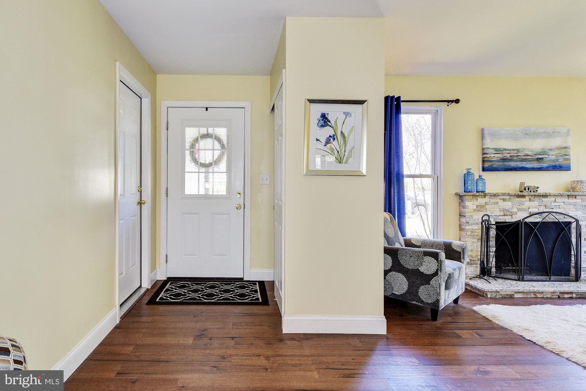 5 Mayfair Road Southampton, NJ 08088 - Photo 3 of 31 Entry Hall