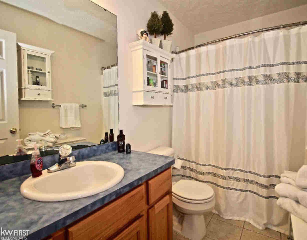 2477 Ridgewood Drive Howell, MI 48843 - Photo 36 of 53 21276147-35.JPG