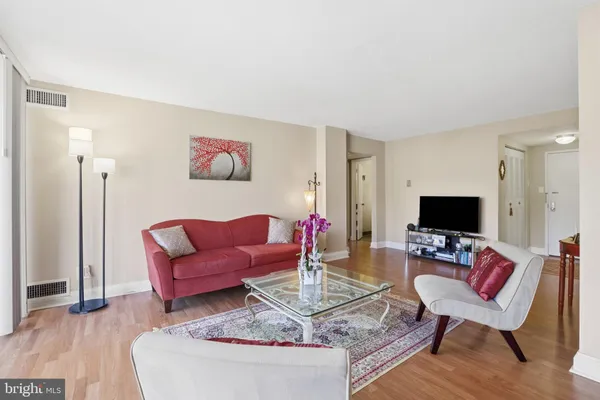 $157,000 | 4 Monroe Street, Unit 909, Rockville, MD 20850