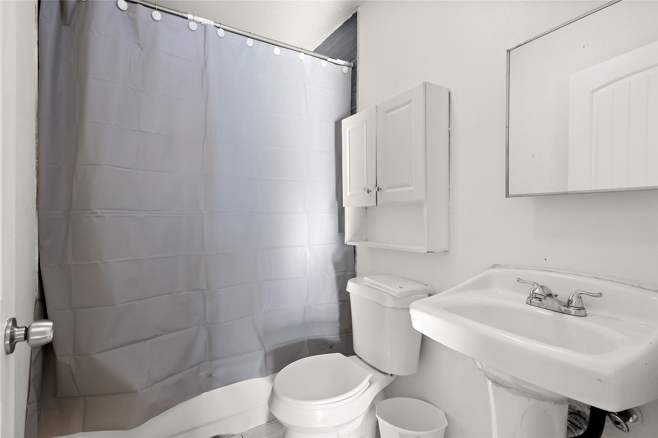 225 Palmyra Street Houston, TX 77022 - Photo 10 of 11 Clean, full bathroom featuring a bright vanity, ample storage, and a shower/tub combination designed for everyday convenience in this fully furnished home.