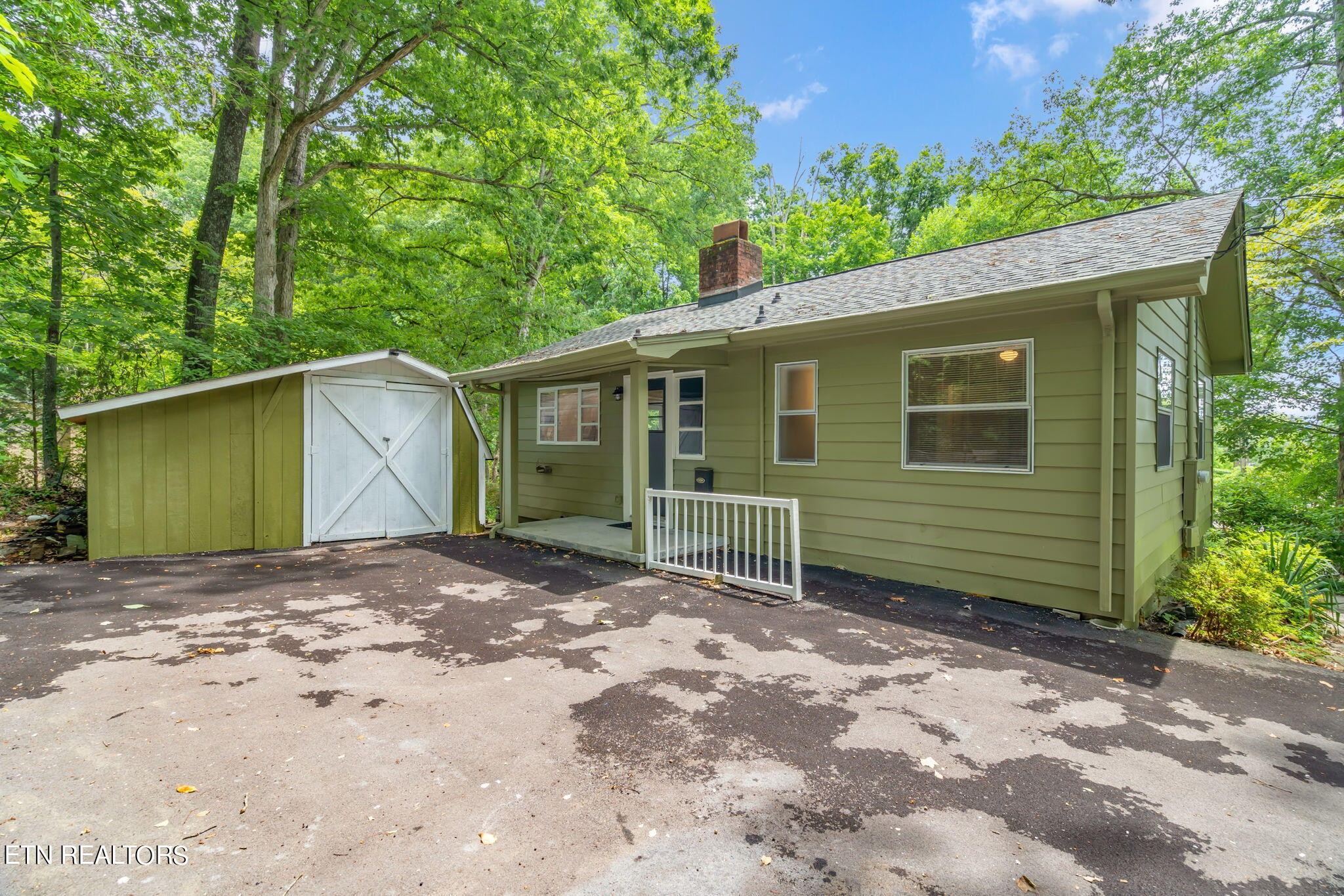 a view of a house with a backyard