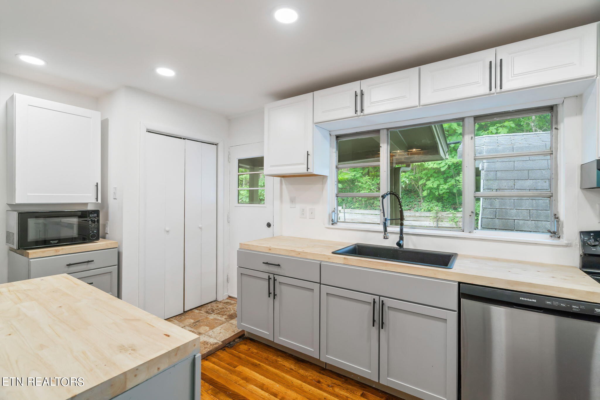 408 Delaware Avenue Oak Ridge, TN 37830 - Photo 15 of 35 a kitchen with a sink stove and microwave