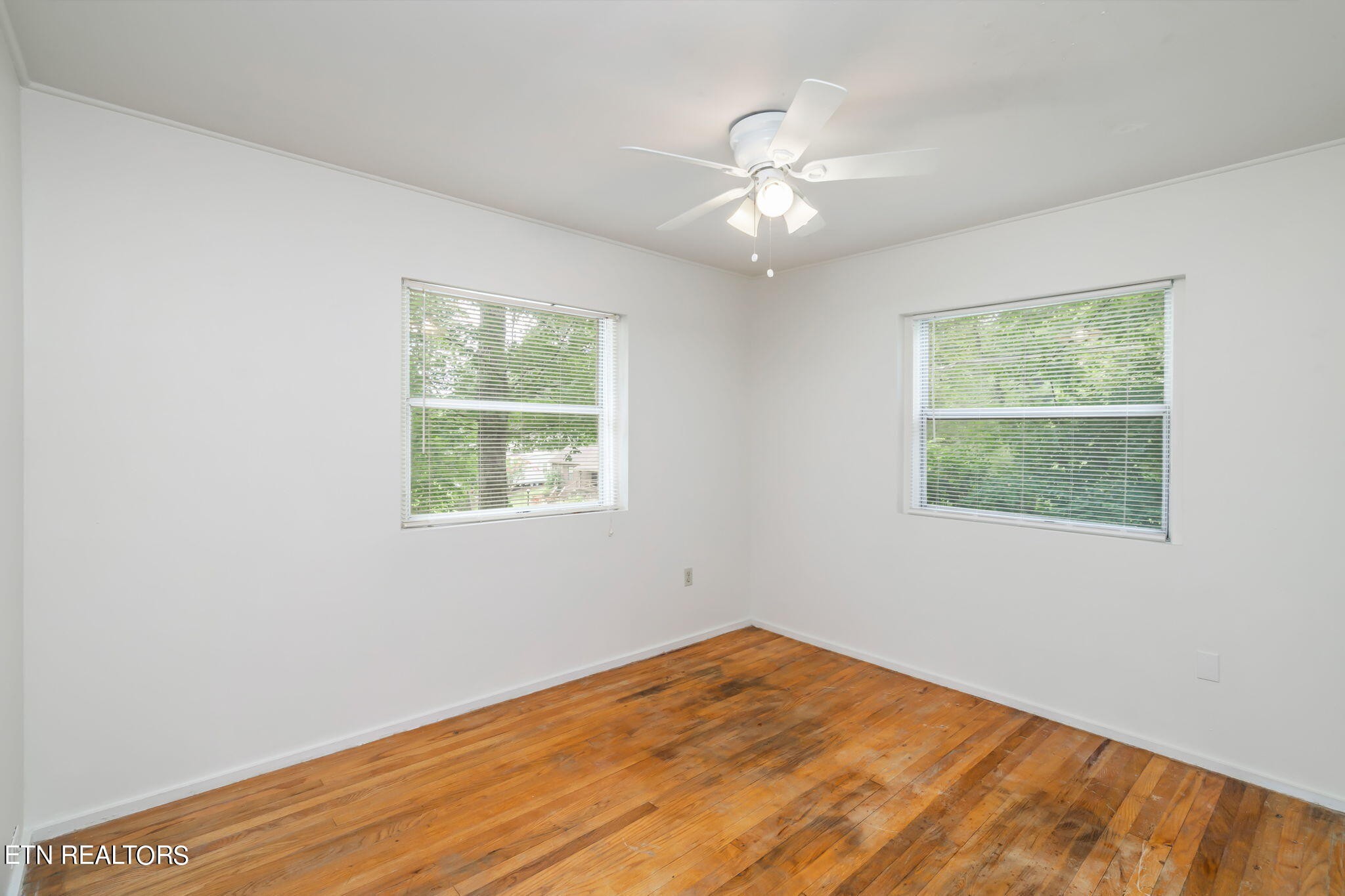 408 Delaware Avenue Oak Ridge, TN 37830 - Photo 20 of 35 a view of an empty room with wooden floor and a window