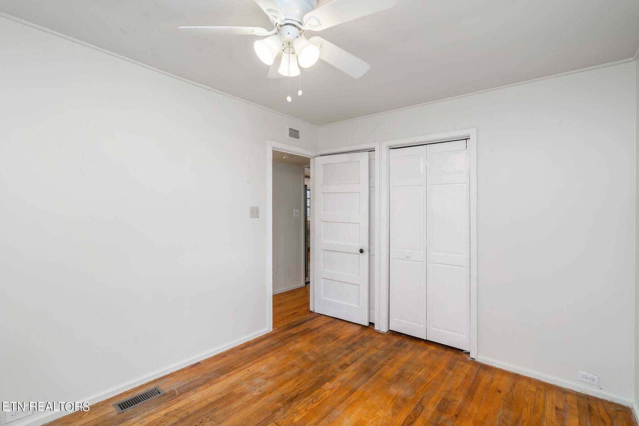 408 Delaware Avenue Oak Ridge, TN 37830 - Photo 21 of 35 a view of an empty room