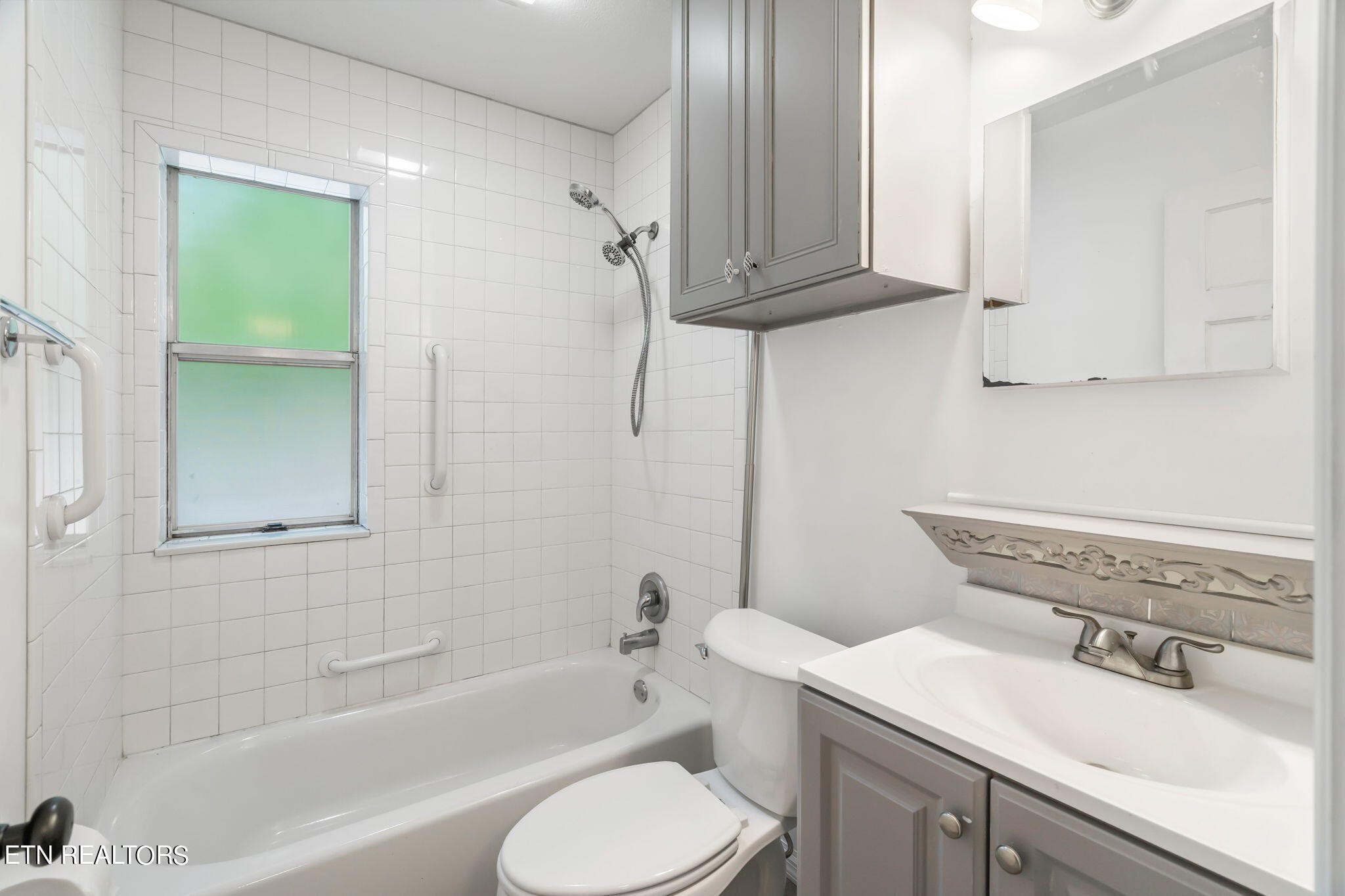 408 Delaware Avenue Oak Ridge, TN 37830 - Photo 24 of 35 a bathroom with a sink toilet vanity and bathtub