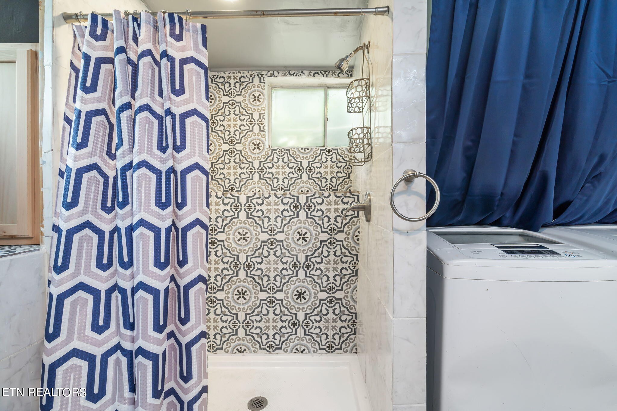 408 Delaware Avenue Oak Ridge, TN 37830 - Photo 28 of 35 a bathroom with a shower and a sink