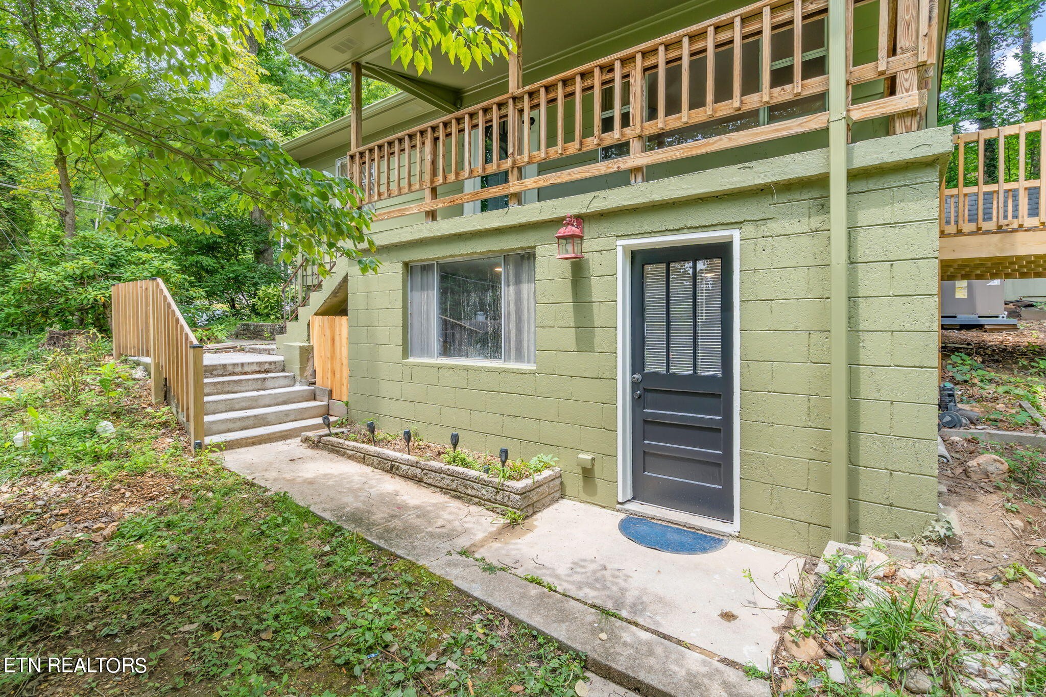 408 Delaware Avenue Oak Ridge, TN 37830 - Photo 5 of 35 a front view of a house with a yard