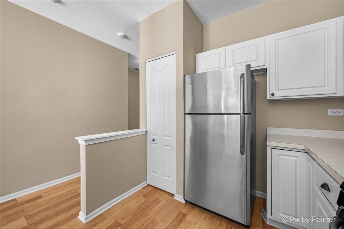 2424 Oneida Lane Naperville, IL 60563 - Photo 2 of 29