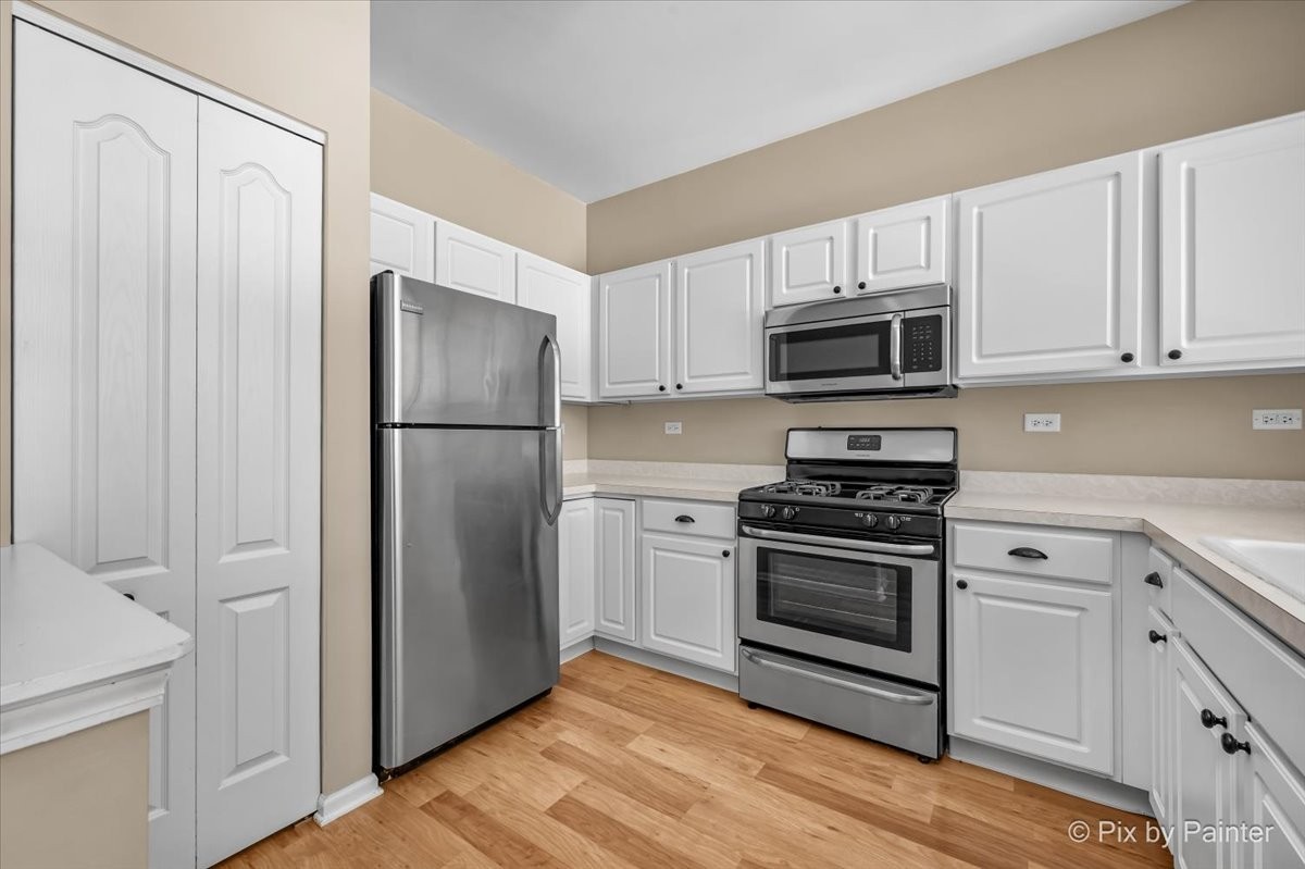 2424 Oneida Lane Naperville, IL 60563 - Photo 4 of 29