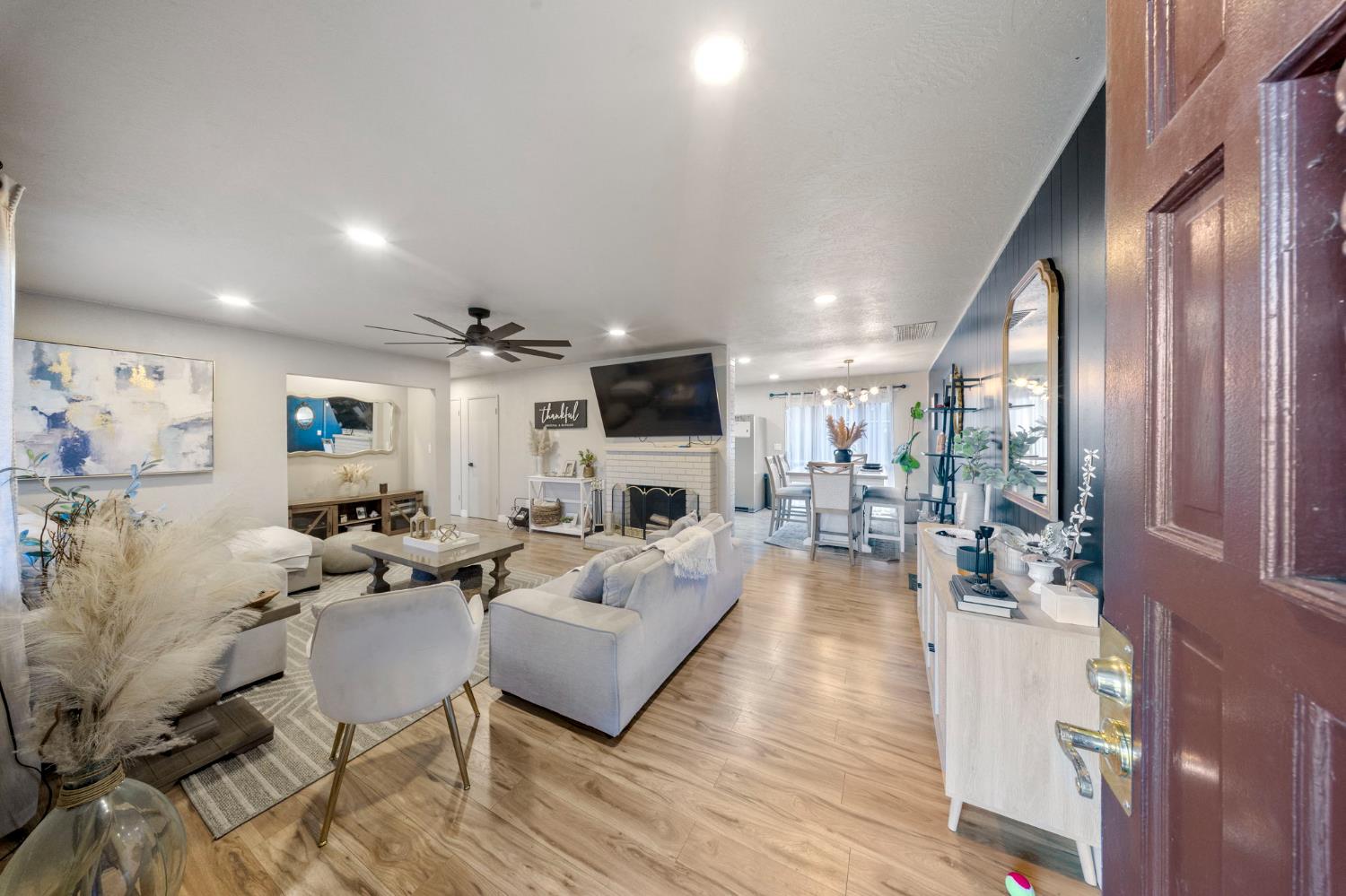 1636 Cameo Way Modesto, CA 95350 - Photo 2 of 26