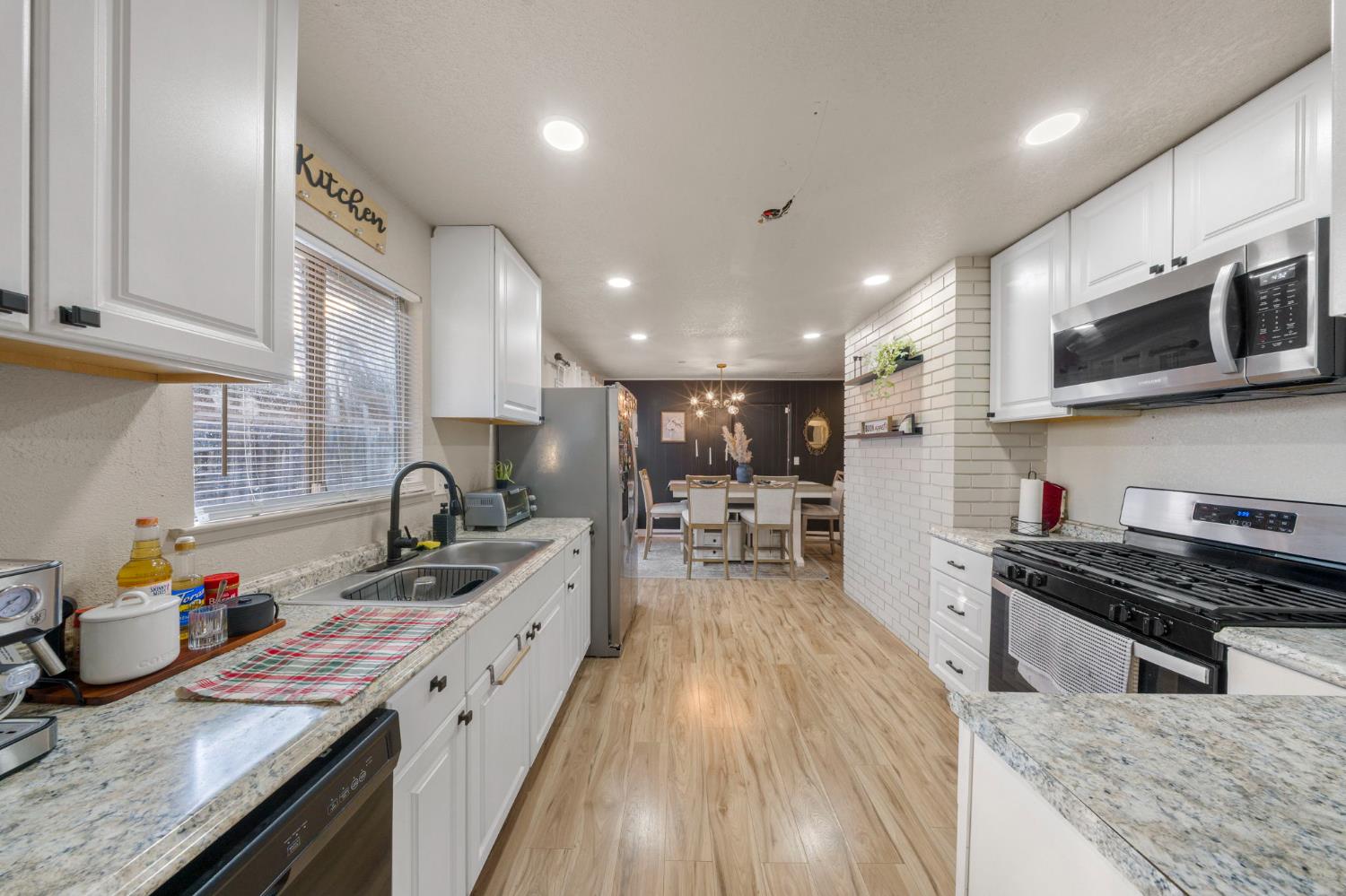1636 Cameo Way Modesto, CA 95350 - Photo 8 of 26