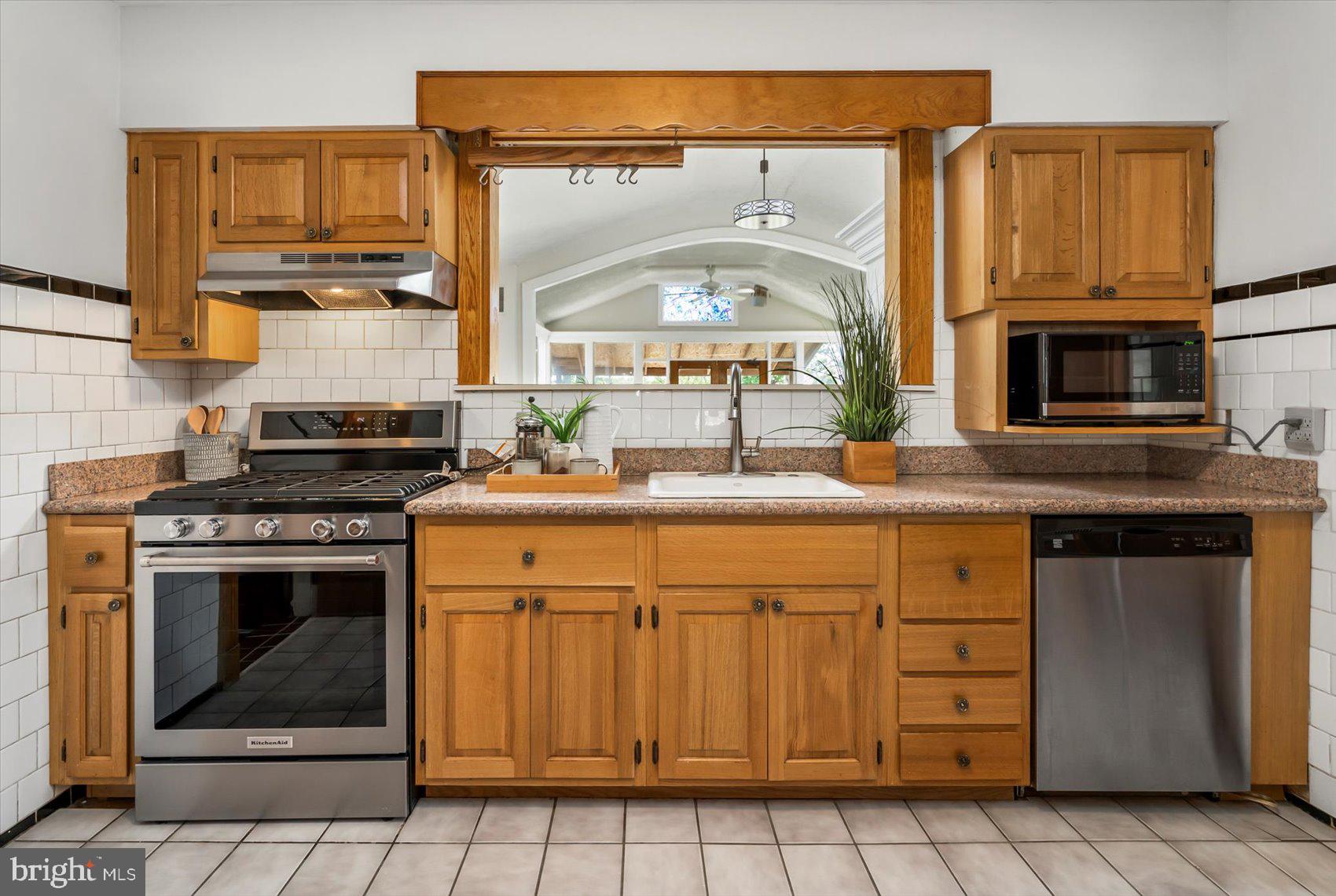 351 Upperlanding Road Essex, MD 21221 - Photo 8 of 36