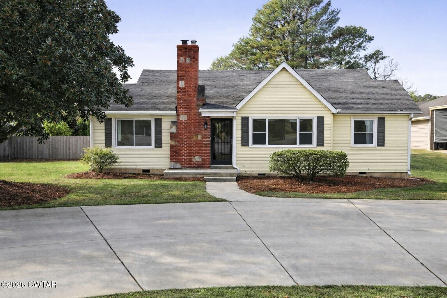 583 Broad Street North Lexington, TN 38351 - Photo 1 of 14 a front view of house with yard and green space