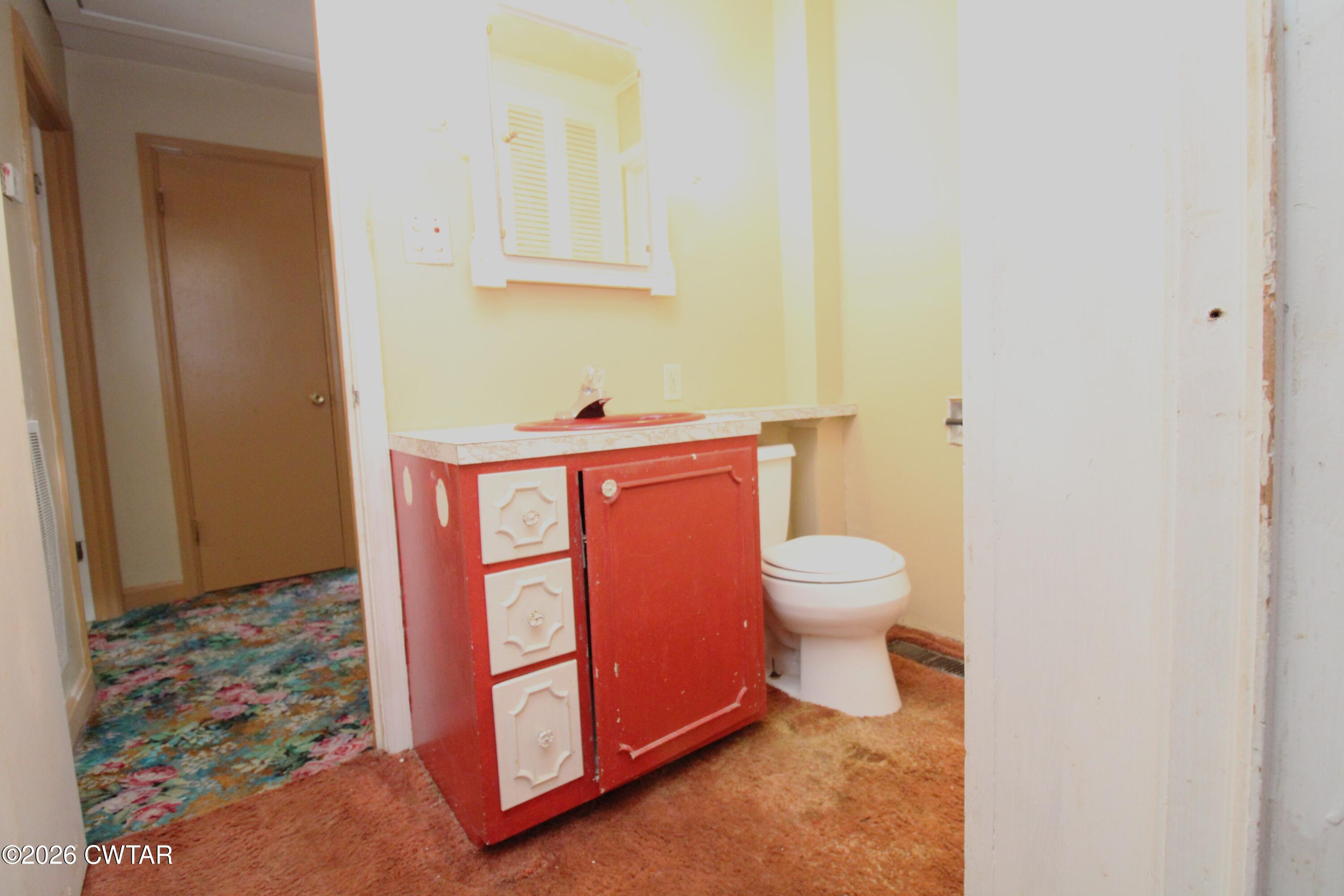 583 Broad Street North Lexington, TN 38351 - Photo 11 of 14 a bathroom with a toilet