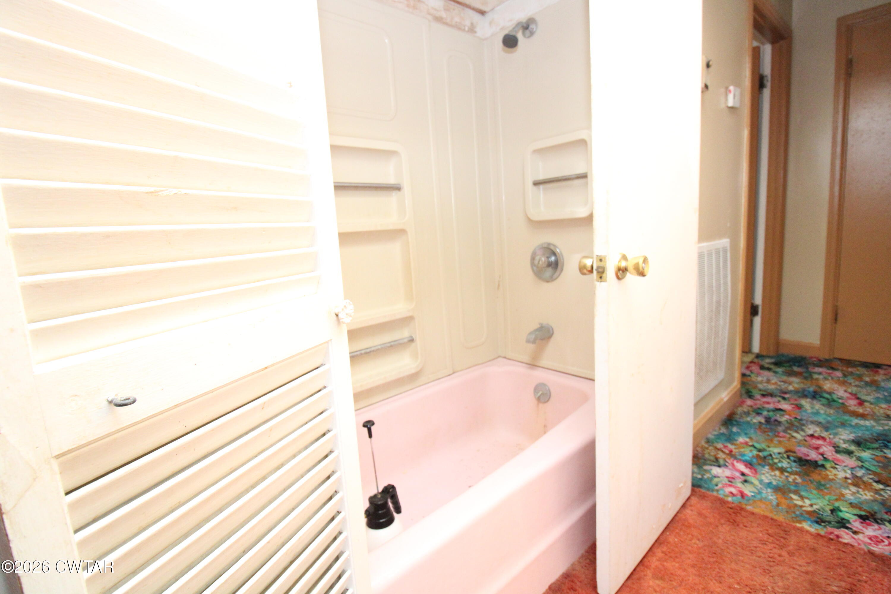 583 Broad Street North Lexington, TN 38351 - Photo 12 of 14 a bathroom with a tub and shower