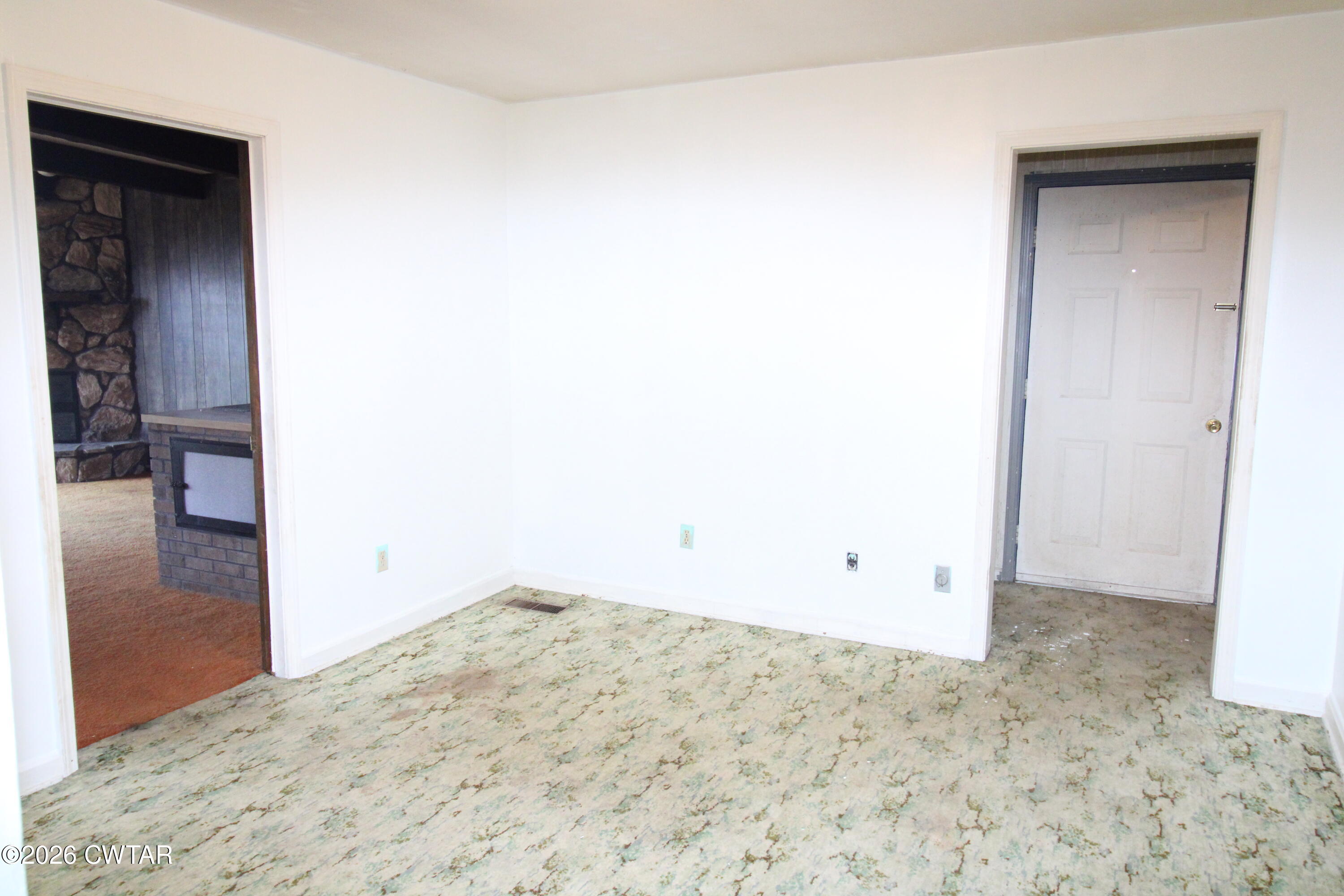 583 Broad Street North Lexington, TN 38351 - Photo 9 of 14 an empty room with cabinet
