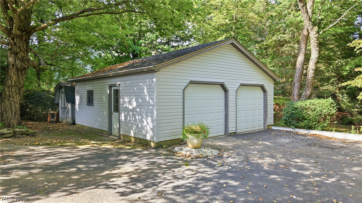 1850 Price Road Youngstown, OH 44509 - Photo 20 of 50 detached 2 car garage