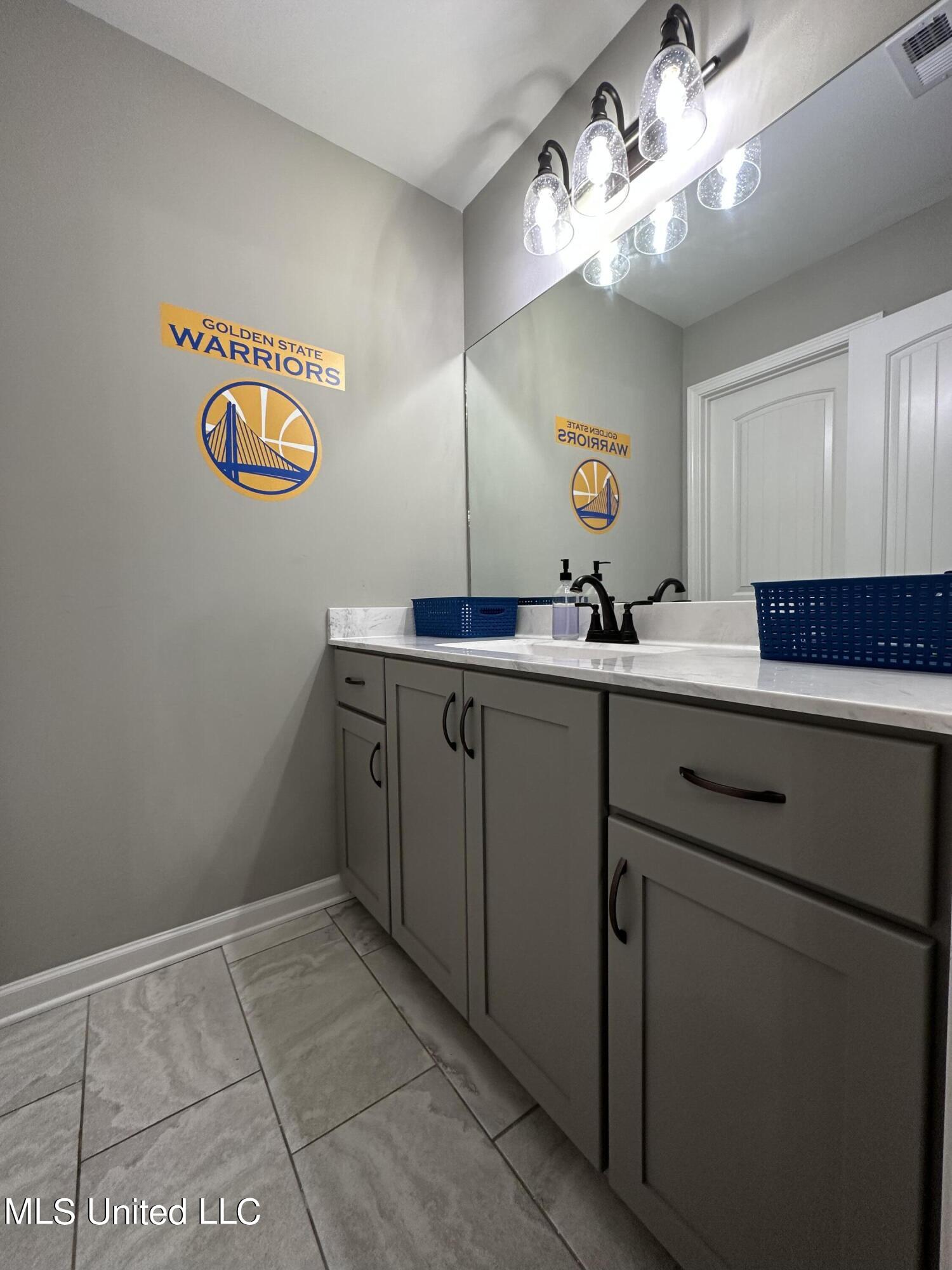 4770 Balterson Loop South Olive Branch, MS 38654 - Photo 21 of 37 Jack and Jill bath
