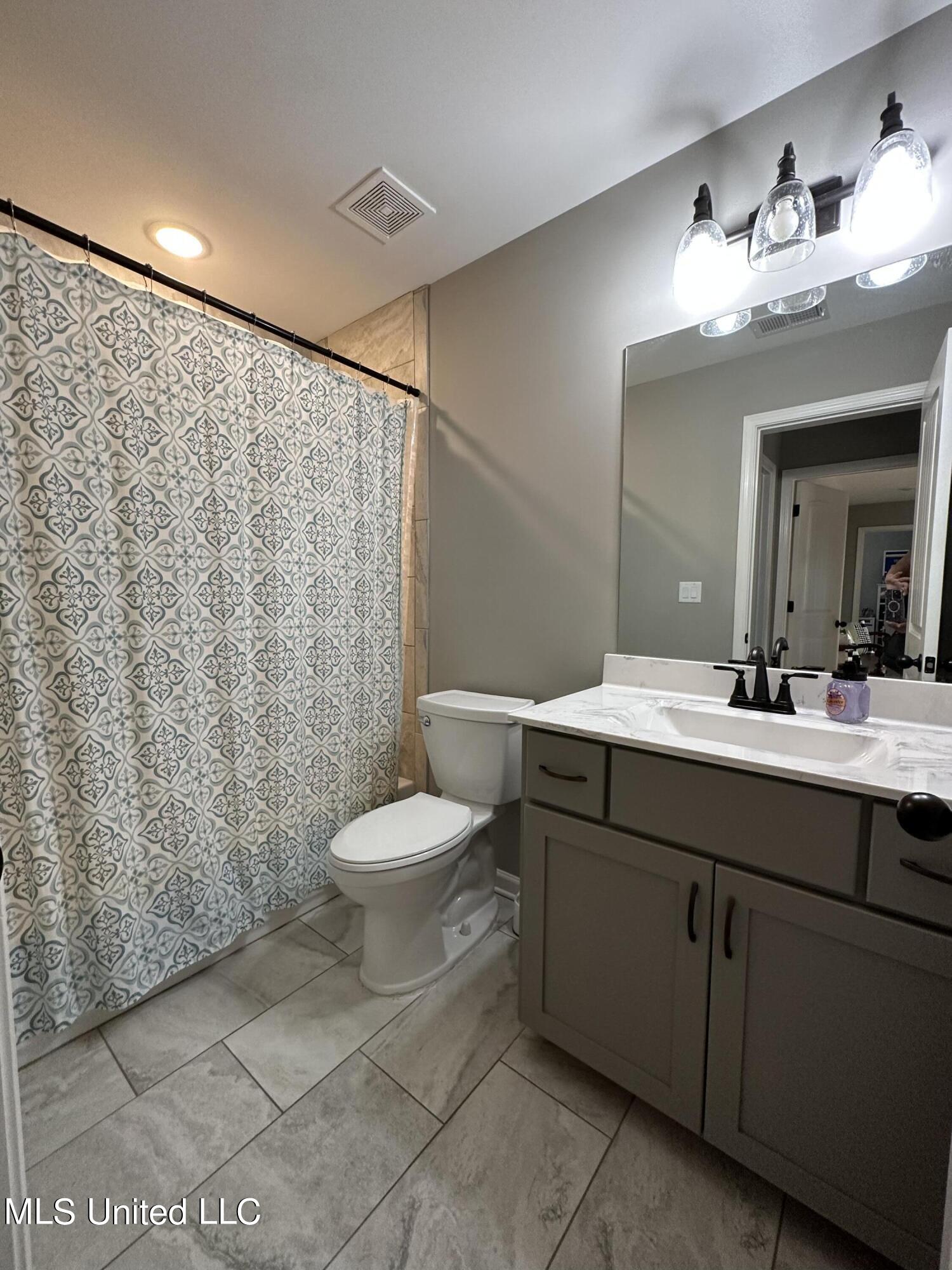 4770 Balterson Loop South Olive Branch, MS 38654 - Photo 28 of 37 Bath 4 (up)
