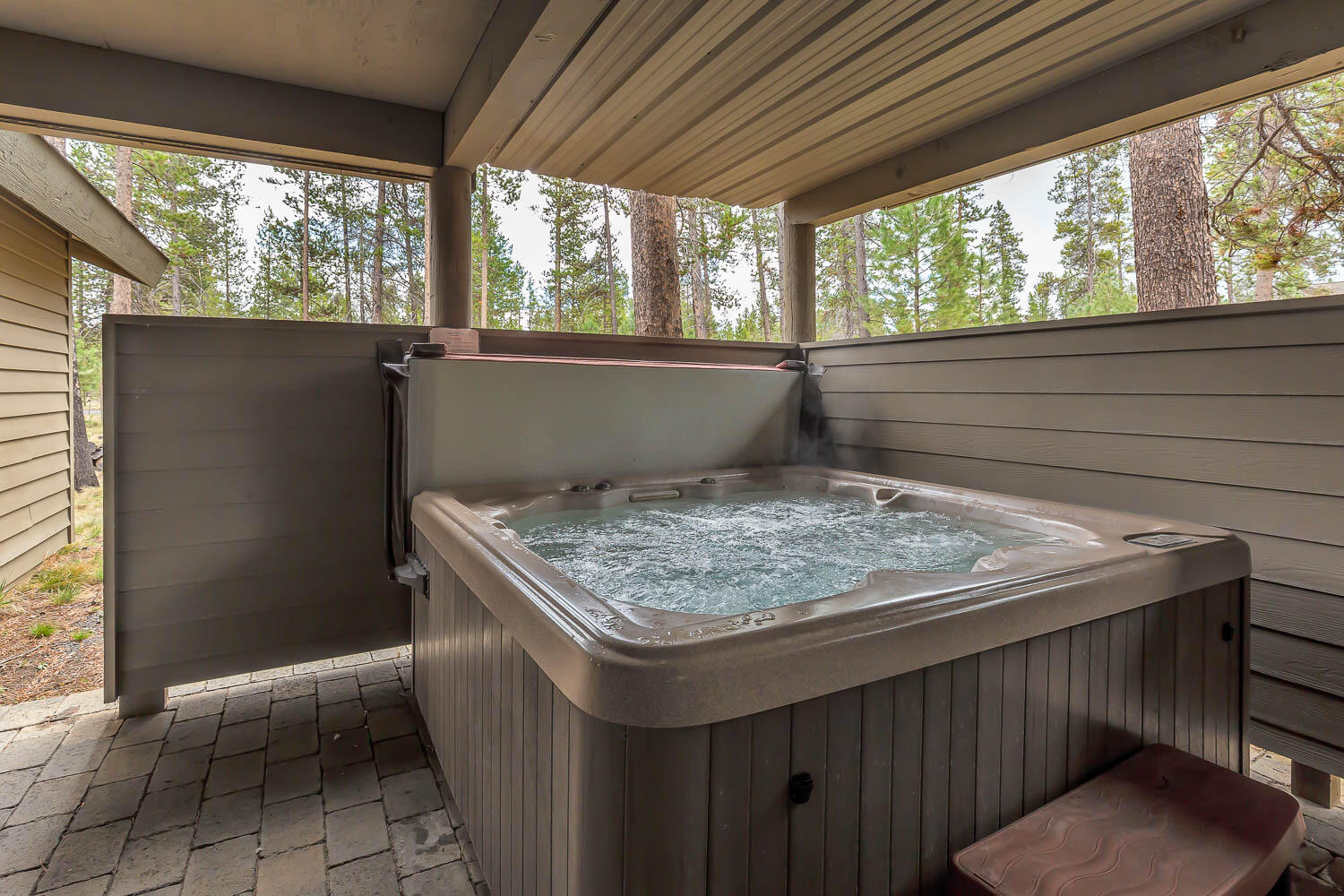 57781 Blue Goose Lane, Unit 4 Sunriver, OR 97707 - Photo 26 of 36 Hot tub