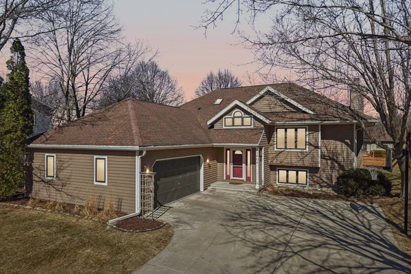 $595,000 | 1606 Manchester Crossing, Waunakee, WI 53597