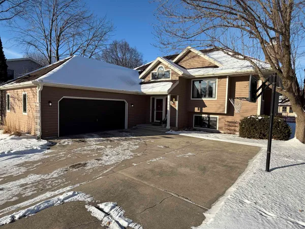 $599,900 | 1606 Manchester Crossing, Waunakee, WI 53597