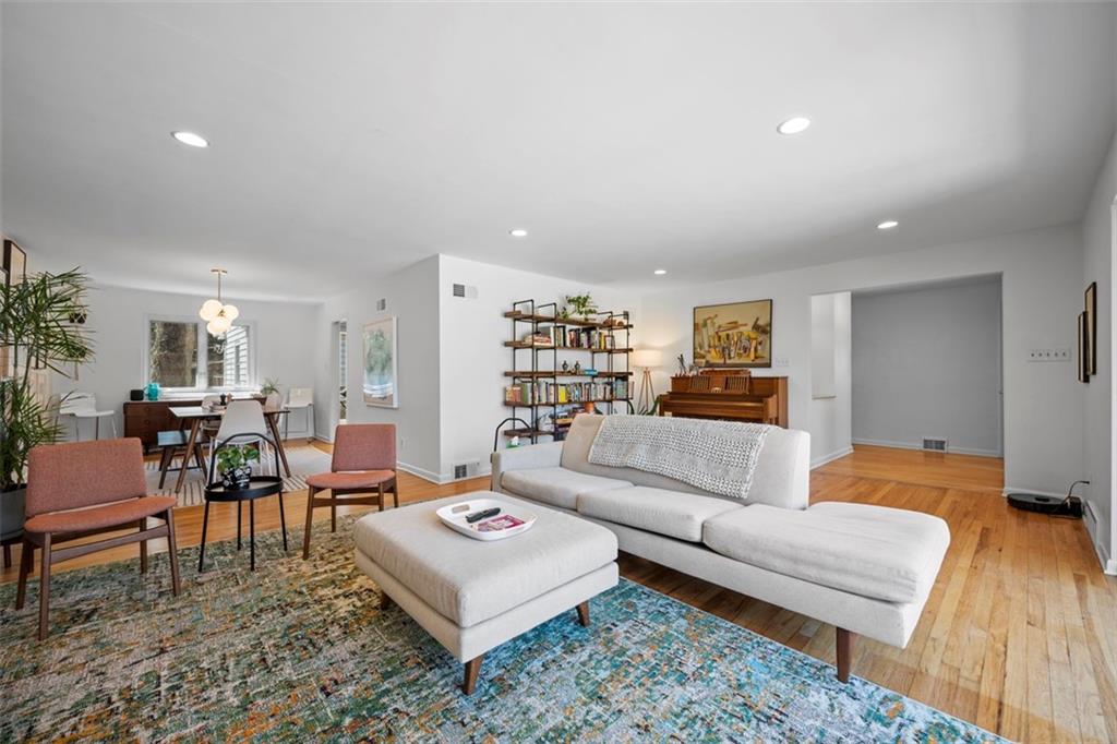 7134 Roycrest Place Pittsburgh, PA 15208 - Photo 4 of 42