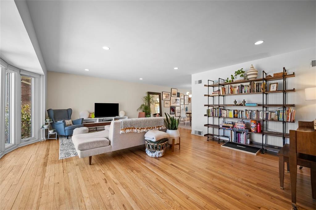 7134 Roycrest Place Pittsburgh, PA 15208 - Photo 8 of 42