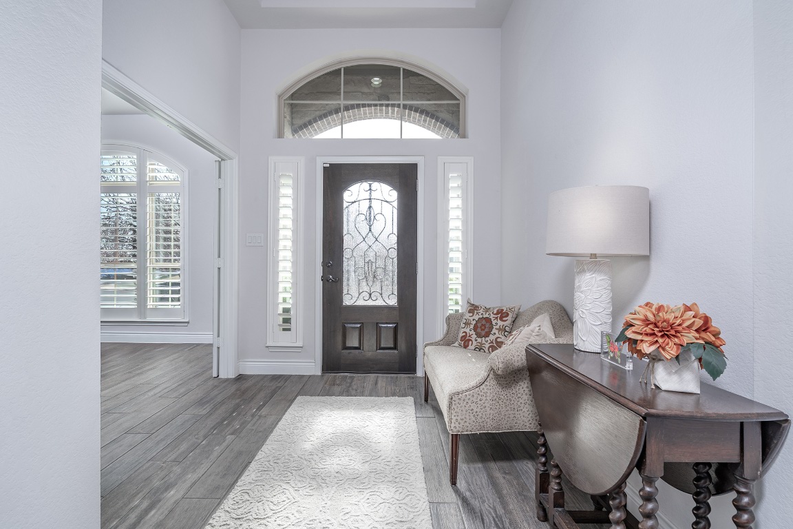 1232 Lakeside Ranch Road Georgetown, TX 78633 - Photo 5 of 31 a view of a livingroom with furniture and a chandelier