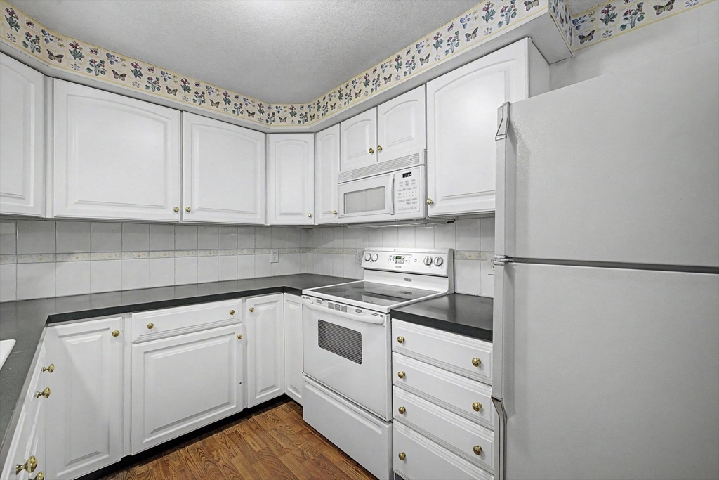 54 Portland Street Holyoke, MA 01040 - Photo 7 of 23