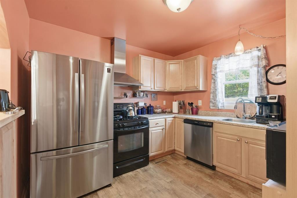 283 Center Grange Road Aliquippa, PA 15001 - Photo 15 of 29 Kitchen
