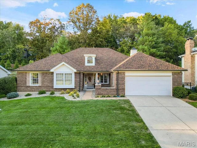 $685,000 | 2405 Fairoyal Drive, St. Louis, MO 63131