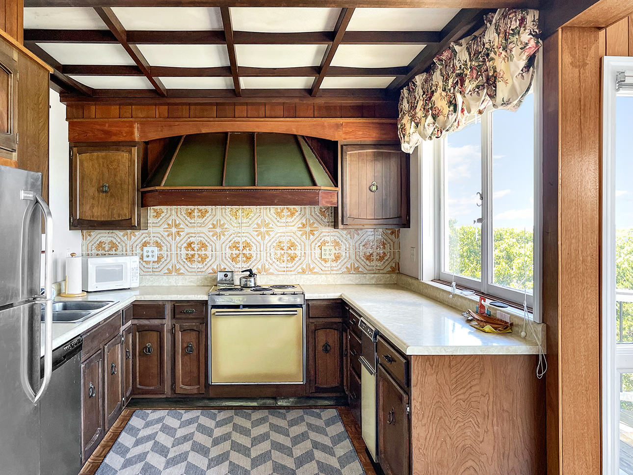 70 Capawock Road West Tisbury, MA 02568 - Photo 18 of 23 a kitchen with a sink stove and cabinets