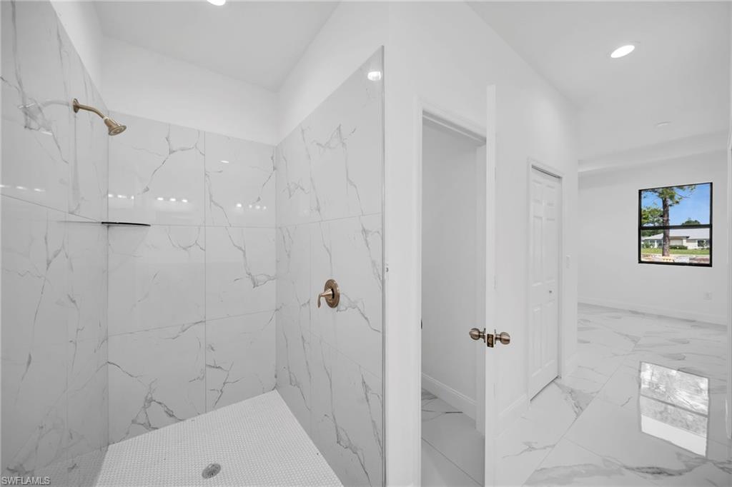 3804 40th Street Southwest Lehigh Acres, FL 33976 - Photo 15 of 24 a bathroom with a bathtub