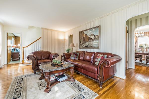 2208 Dorset Road Columbus, OH 43221 - Photo 2 of 25