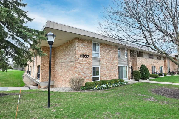 $139,900 | 11957 West Appleton Avenue, Unit 8, Milwaukee, WI 53224