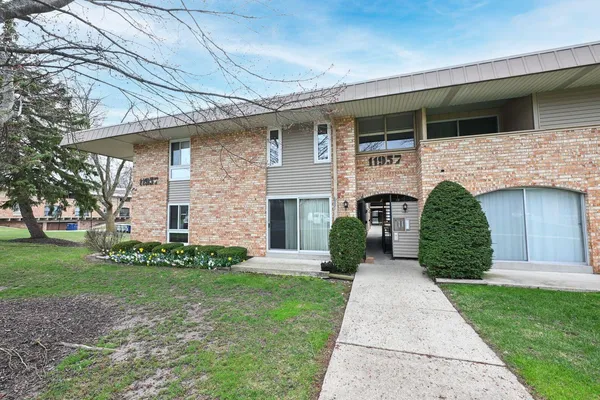 $139,900 | 11957 West Appleton Avenue, Unit 8, Milwaukee, WI 53224