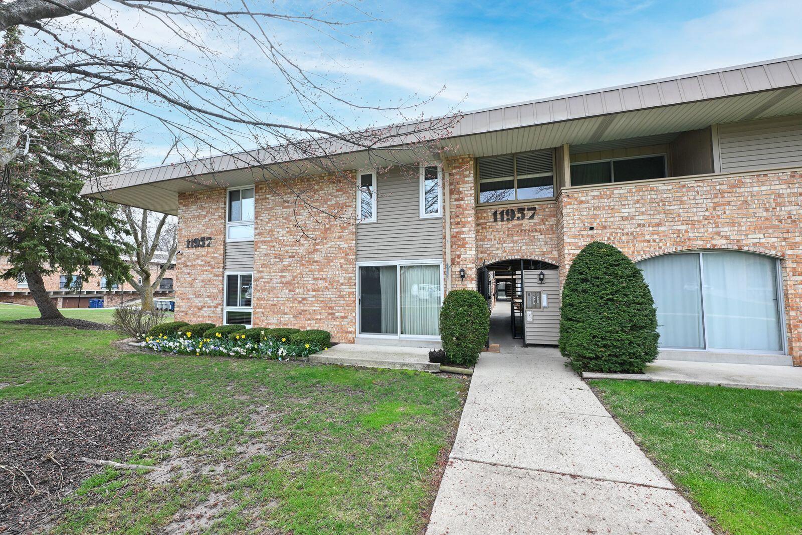 11957 West Appleton Avenue, Unit 8 Milwaukee, WI 53224 - Photo 3 of 36 Appleton02