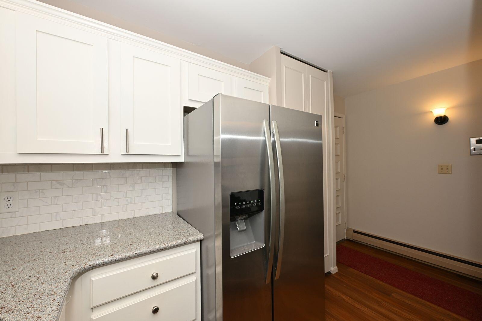 11957 West Appleton Avenue, Unit 8 Milwaukee, WI 53224 - Photo 6 of 36 Appleton05