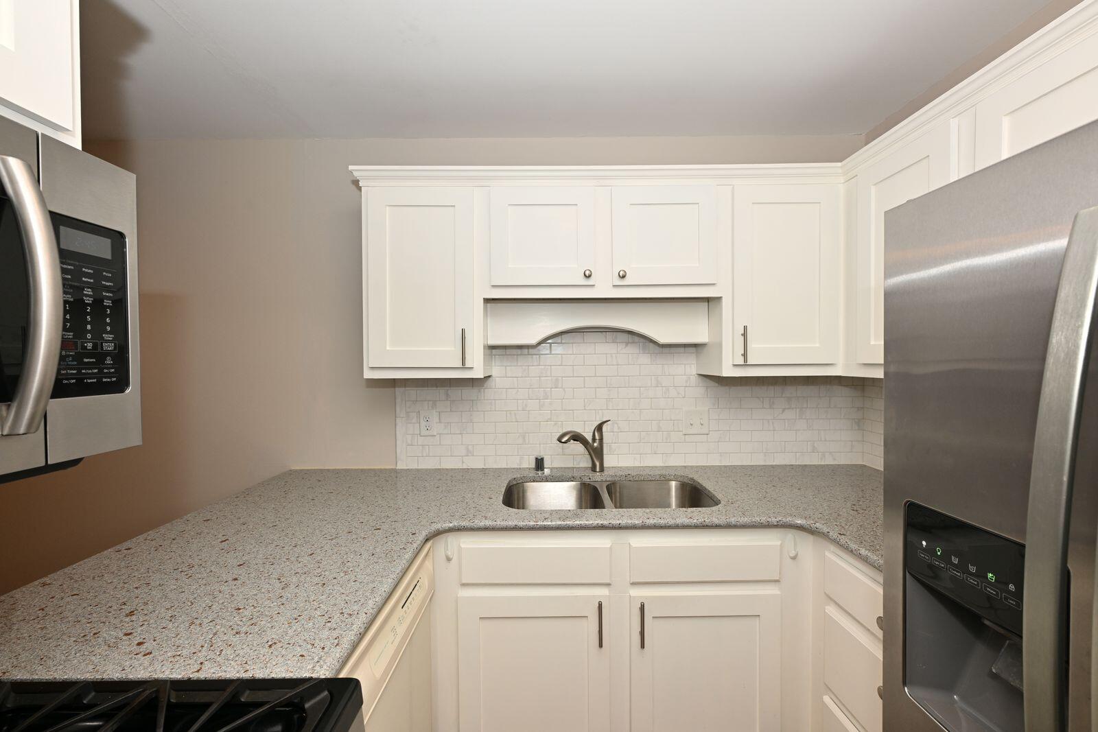 11957 West Appleton Avenue, Unit 8 Milwaukee, WI 53224 - Photo 7 of 36 Appleton06