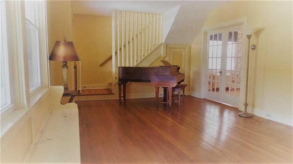 148 Beverly Road Pittsburgh, PA 15216 - Photo 3 of 24 Gallery Image 3