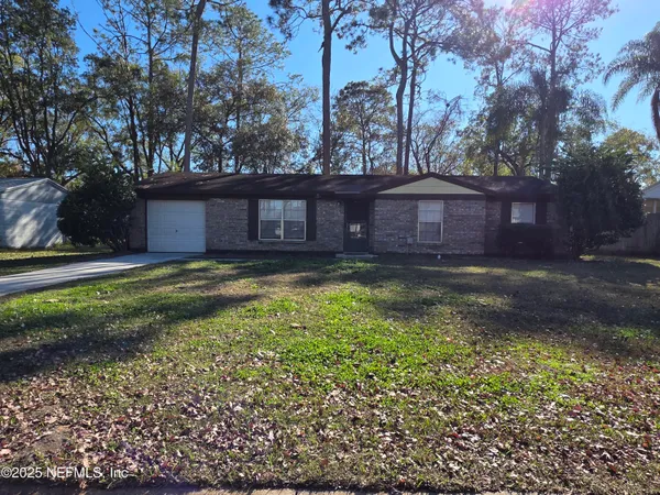 a view of a back yard of the house