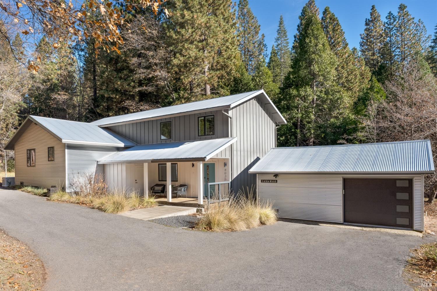 Fully Remodeled Modern Mountain Retreat is waiting for you....