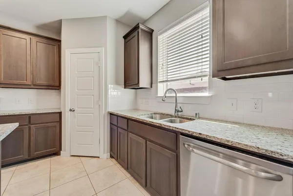 $2,350 | 1900 Spoonbill Drive, Little Elm, TX 75068