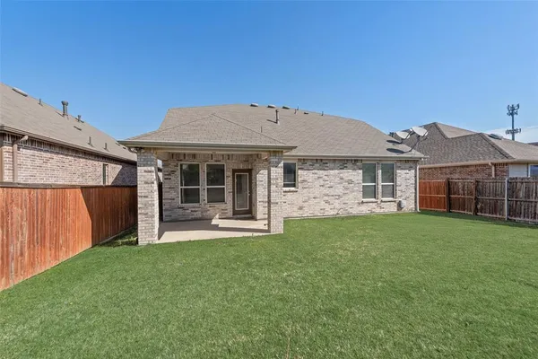 $2,350 | 1900 Spoonbill Drive, Little Elm, TX 75068