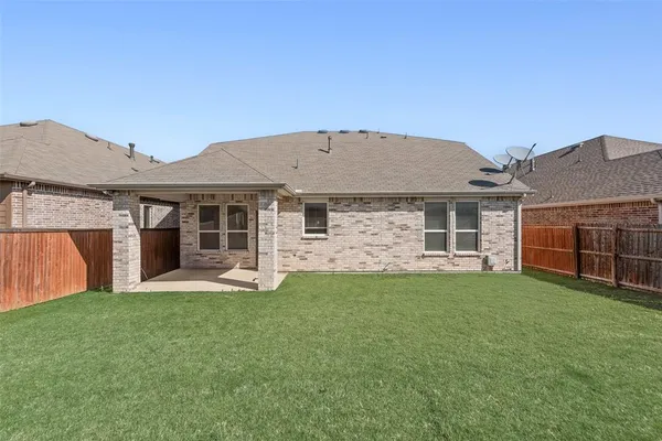 $2,350 | 1900 Spoonbill Drive, Little Elm, TX 75068