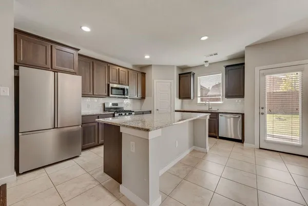 $2,350 | 1900 Spoonbill Drive, Little Elm, TX 75068