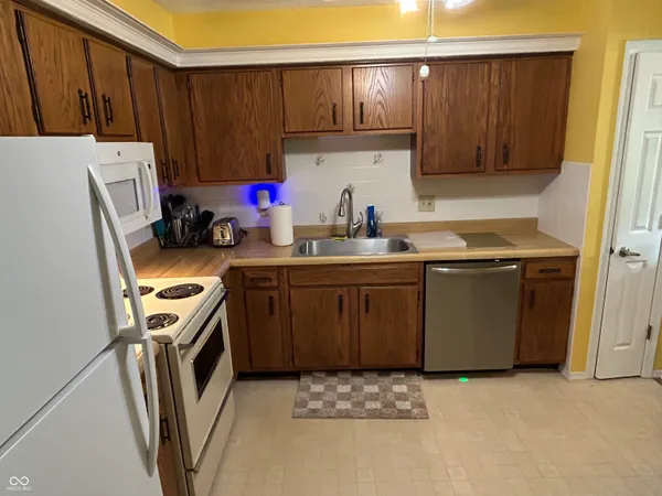 $224,900 | 7580 Castleton Farms N Drive, Unit 14, Indianapolis, IN 46256