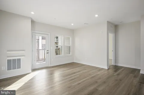 $485,000 | 46294 Mount Milstead Terrace, Unit 303, Sterling, VA 20164