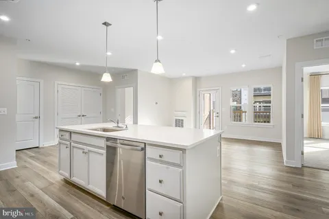 $485,000 | 46294 Mount Milstead Terrace, Unit 303, Sterling, VA 20164